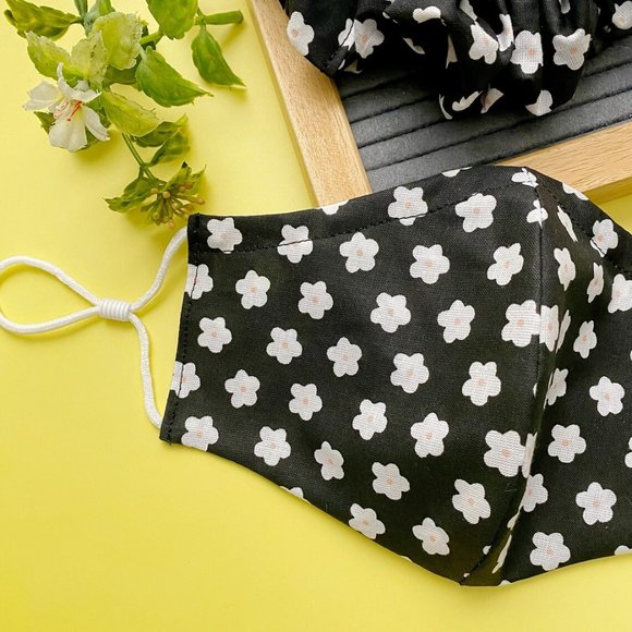 Cloth Face Mask - Daisies - Picture 2 of 7